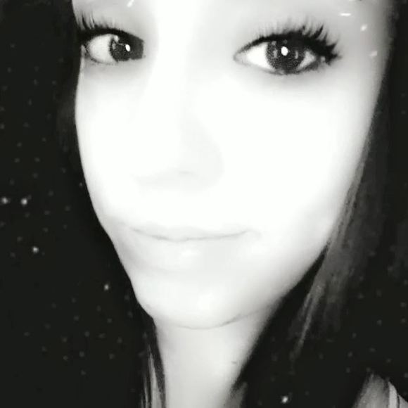 Meet your Posher, Cecile - Picture 1 of 1